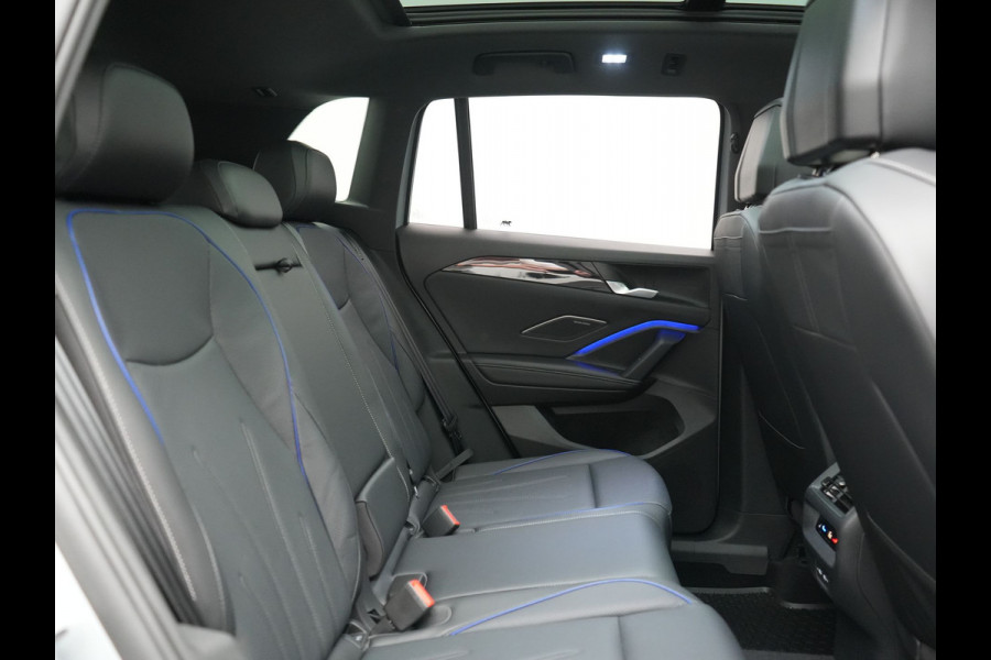 Volkswagen Tiguan 1.5 eHybrid R-Line Edition PHEV 272pk | Trekhaak Af Fabriek | Panodak | Head Up | Adaptive Cruise | Lederen Sportstoelen Massage & Ventilatie & Memory | 360 Camera | IQ Light | Harman / Kardon | Stuur Verwarmd | Keyless | Blis |  Plug In Hybrid |