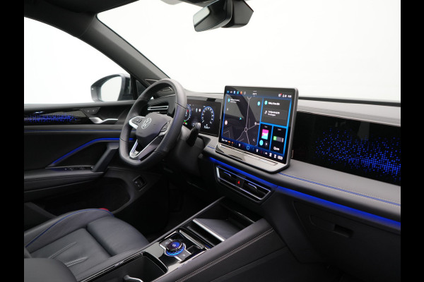 Volkswagen Tiguan 1.5 eHybrid R-Line Edition PHEV 272pk | Trekhaak Af Fabriek | Panodak | Head Up | Adaptive Cruise | Lederen Sportstoelen Massage & Ventilatie & Memory | 360 Camera | IQ Light | Harman / Kardon | Stuur Verwarmd | Keyless | Blis |  Plug In Hybrid |