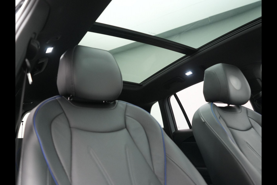 Volkswagen Tiguan 1.5 eHybrid R-Line Edition PHEV 272pk | Trekhaak Af Fabriek | Panodak | Head Up | Adaptive Cruise | Lederen Sportstoelen Massage & Ventilatie & Memory | 360 Camera | IQ Light | Harman / Kardon | Stuur Verwarmd | Keyless | Blis |  Plug In Hybrid |