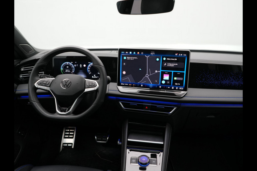 Volkswagen Tiguan 1.5 eHybrid R-Line Edition PHEV 272pk | Trekhaak Af Fabriek | Panodak | Head Up | Adaptive Cruise | Lederen Sportstoelen Massage & Ventilatie & Memory | 360 Camera | IQ Light | Harman / Kardon | Stuur Verwarmd | Keyless | Blis |  Plug In Hybrid |