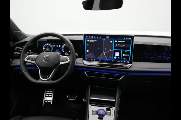 Volkswagen Tiguan 1.5 eHybrid R-Line Edition PHEV 272pk | Trekhaak Af Fabriek | Panodak | Head Up | Adaptive Cruise | Lederen Sportstoelen Massage & Ventilatie & Memory | 360 Camera | IQ Light | Harman / Kardon | Stuur Verwarmd | Keyless | Blis |  Plug In Hybrid |