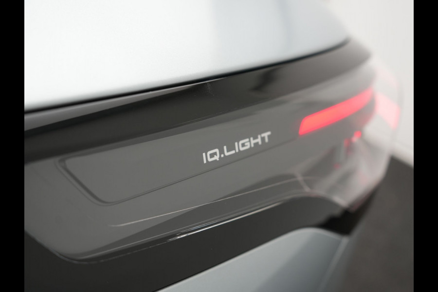 Volkswagen Tiguan 1.5 eHybrid R-Line Edition PHEV 272pk | Trekhaak Af Fabriek | Panodak | Head Up | Adaptive Cruise | Lederen Sportstoelen Massage & Ventilatie & Memory | 360 Camera | IQ Light | Harman / Kardon | Stuur Verwarmd | Keyless | Blis |  Plug In Hybrid |