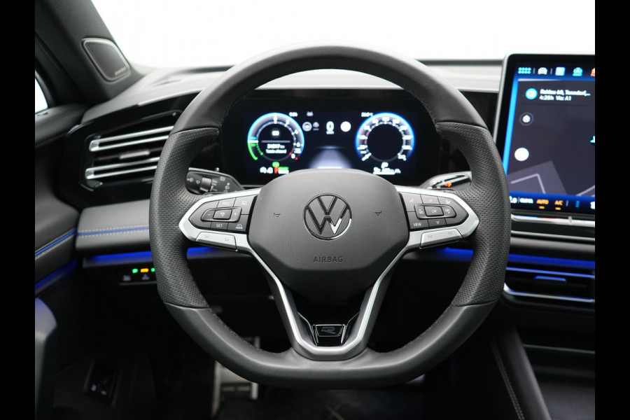 Volkswagen Tiguan 1.5 eHybrid R-Line Edition PHEV 272pk | Trekhaak Af Fabriek | Panodak | Head Up | Adaptive Cruise | Lederen Sportstoelen Massage & Ventilatie & Memory | 360 Camera | IQ Light | Harman / Kardon | Stuur Verwarmd | Keyless | Blis |  Plug In Hybrid |