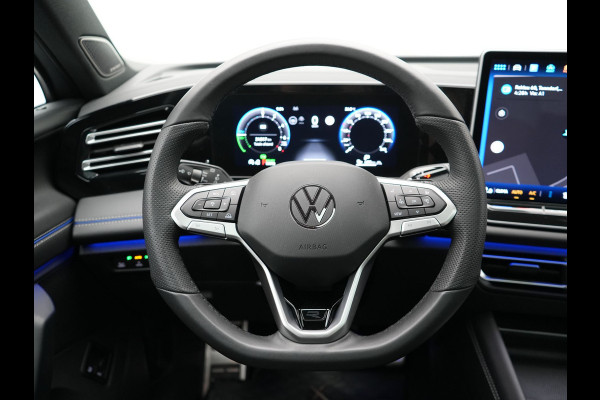 Volkswagen Tiguan 1.5 eHybrid R-Line Edition PHEV 272pk | Trekhaak Af Fabriek | Panodak | Head Up | Adaptive Cruise | Lederen Sportstoelen Massage & Ventilatie & Memory | 360 Camera | IQ Light | Harman / Kardon | Stuur Verwarmd | Keyless | Blis |  Plug In Hybrid |