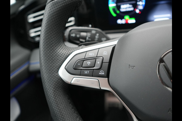 Volkswagen Tiguan 1.5 eHybrid R-Line Edition PHEV 272pk | Trekhaak Af Fabriek | Panodak | Head Up | Adaptive Cruise | Lederen Sportstoelen Massage & Ventilatie & Memory | 360 Camera | IQ Light | Harman / Kardon | Stuur Verwarmd | Keyless | Blis |  Plug In Hybrid |