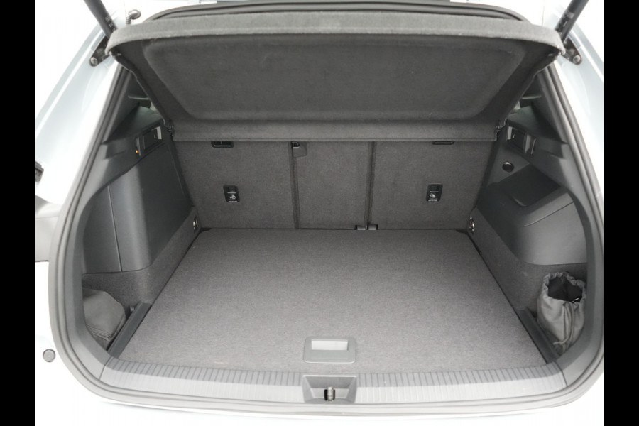Volkswagen Tiguan 1.5 eHybrid R-Line Edition PHEV 272pk | Trekhaak Af Fabriek | Panodak | Head Up | Adaptive Cruise | Lederen Sportstoelen Massage & Ventilatie & Memory | 360 Camera | IQ Light | Harman / Kardon | Stuur Verwarmd | Keyless | Blis |  Plug In Hybrid |
