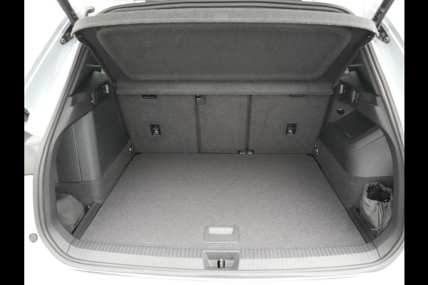 Volkswagen Tiguan 1.5 eHybrid R-Line Edition PHEV 272pk | Trekhaak Af Fabriek | Panodak | Head Up | Adaptive Cruise | Lederen Sportstoelen Massage & Ventilatie & Memory | 360 Camera | IQ Light | Harman / Kardon | Stuur Verwarmd | Keyless | Blis |  Plug In Hybrid |