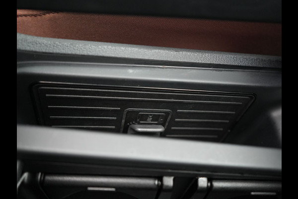 Audi Q8 e-tron 50 quattro S Line 95 kWh 340pk Dealer O.H | Luchtvering | Trekhaak Afn. | Adaptive Cruise | Bang & Olufsen | Head Up | 360 Camera | Lederen Sportstoelen & Stuur Verwarmd | Keyless | Apple Carplay | BLIS | Virtual | Navigatie | DAB | 21"L.M |