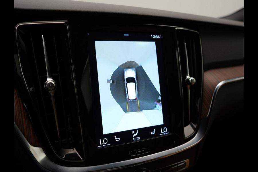 Volvo V60 T6 Recharge AWD Inscription PHEV 340pk Dealer O.H | Trekhaak Af Fabriek | Adaptive Cruise | 360 Camera | Head Up | Lederen Sportstoelen Memory & Verkoeling | Keyless | Apple Carplay | Stoel & Stuurverwarming | Virtual | Navigatie | DAB | 18"L.M | Plug In Hybrid |