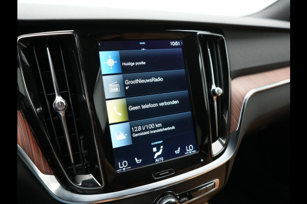 Volvo V60 T6 Recharge AWD Inscription PHEV 340pk Dealer O.H | Trekhaak Af Fabriek | Adaptive Cruise | 360 Camera | Head Up | Lederen Sportstoelen Memory & Verkoeling | Keyless | Apple Carplay | Stoel & Stuurverwarming | Virtual | Navigatie | DAB | 18"L.M | Plug In Hybrid |