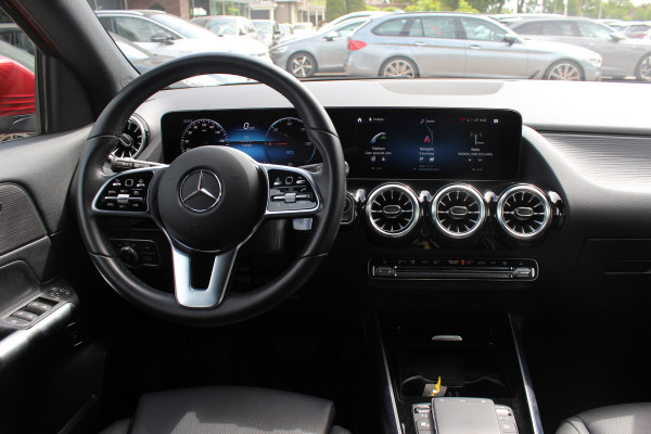 Mercedes-Benz EQA 250+ Luxury Line 71 kWh / SoH 93,4% / Camera / Leder / CarPlay / Keyless / 18'' / Stoelverwarming / DAB / Cruise Control