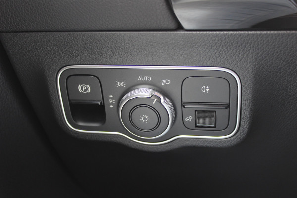 Mercedes-Benz EQA 250+ Luxury Line 71 kWh / SoH 93,4% / Camera / Leder / CarPlay / Keyless / 18'' / Stoelverwarming / DAB / Cruise Control