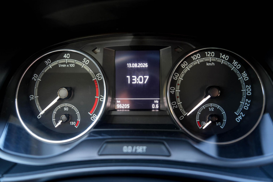 Škoda Fabia 1.0 TSI Ambition | Automaat | Camera | Carplay | Stoelverwarming | Climate