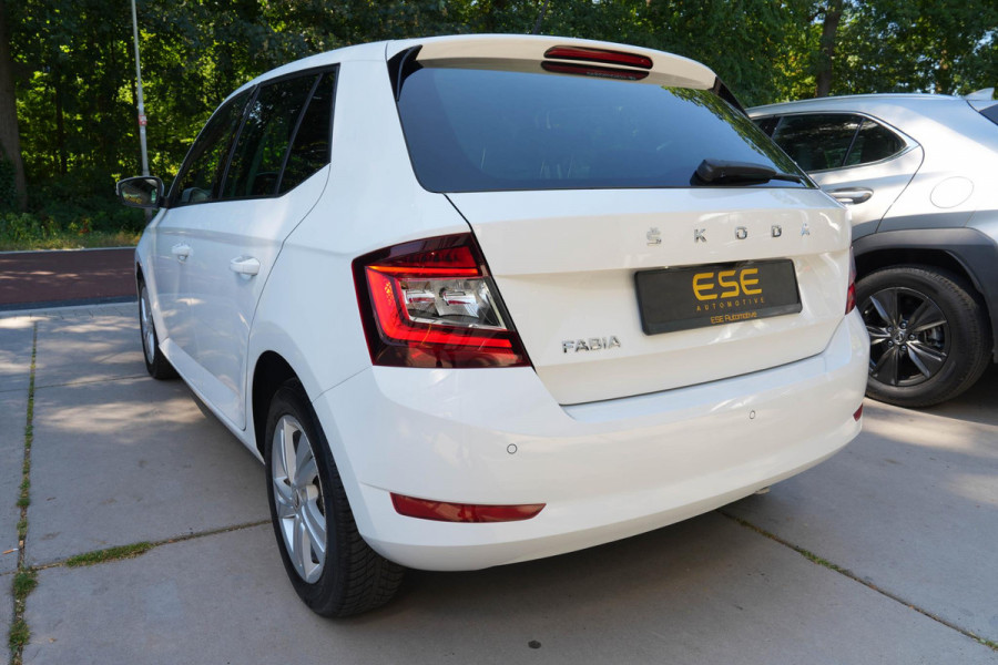 Škoda Fabia 1.0 TSI Ambition | Automaat | Camera | Carplay | Stoelverwarming | Climate