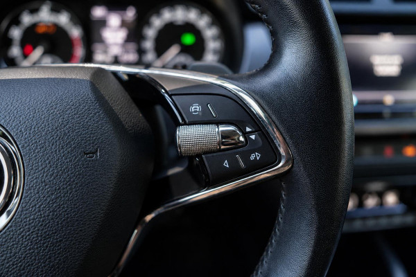 Škoda Fabia 1.0 TSI Ambition | Automaat | Camera | Carplay | Stoelverwarming | Climate