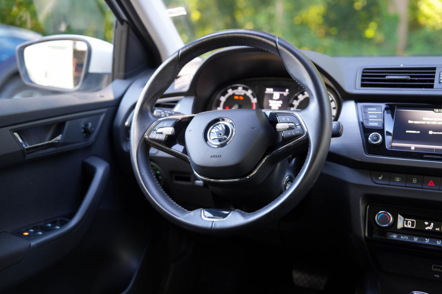 Škoda Fabia 1.0 TSI Ambition | Automaat | Camera | Carplay | Stoelverwarming | Climate