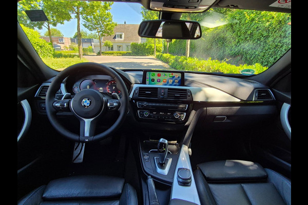 BMW 3 Serie Touring M Sport Edition Apple CarPlay Trekhaak 18inch breedset 6WB Virtual dash NAP RIJKLAAR
