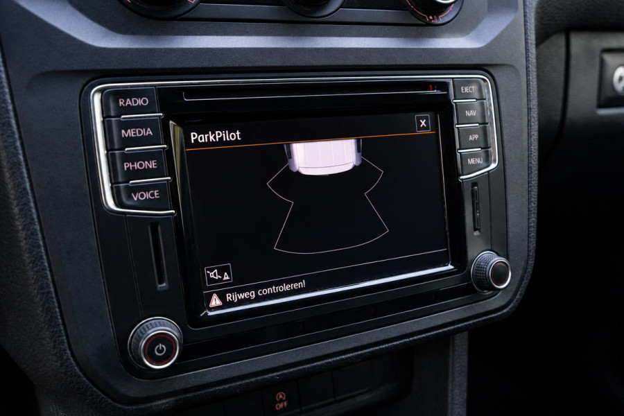 Volkswagen Caddy 2.0 TDI L1H1 BMT Highline Automaat | Leder | Navigatie | Trekhaak