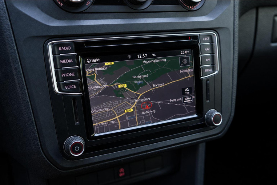 Volkswagen Caddy 2.0 TDI L1H1 BMT Highline Automaat | Leder | Navigatie | Trekhaak