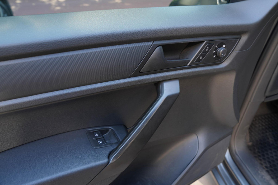 Volkswagen Caddy 2.0 TDI L1H1 BMT Highline Automaat | Leder | Navigatie | Trekhaak