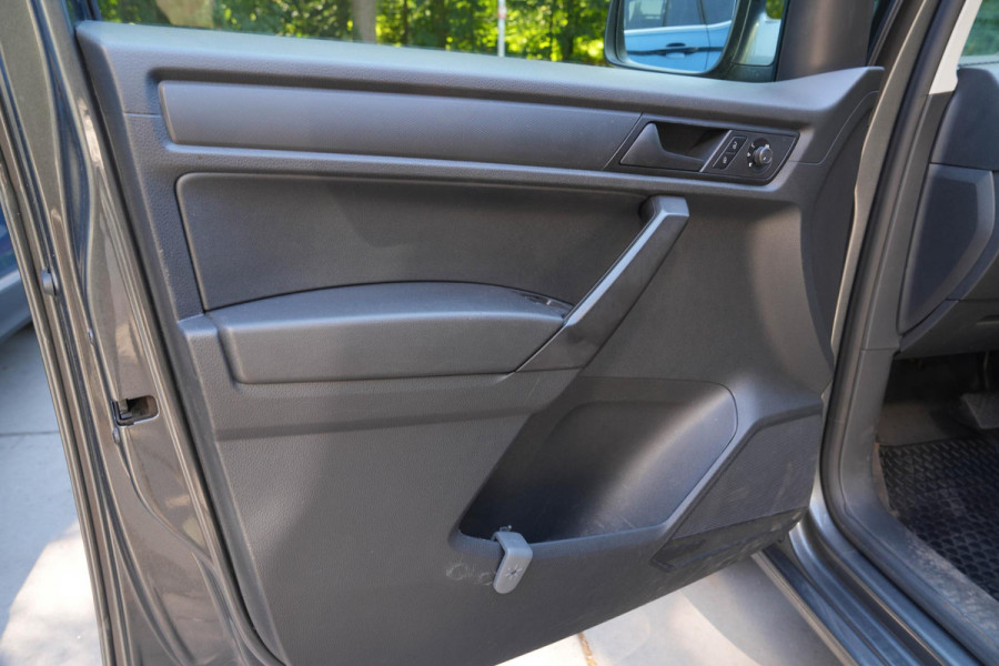 Volkswagen Caddy 2.0 TDI L1H1 BMT Highline Automaat | Leder | Navigatie | Trekhaak