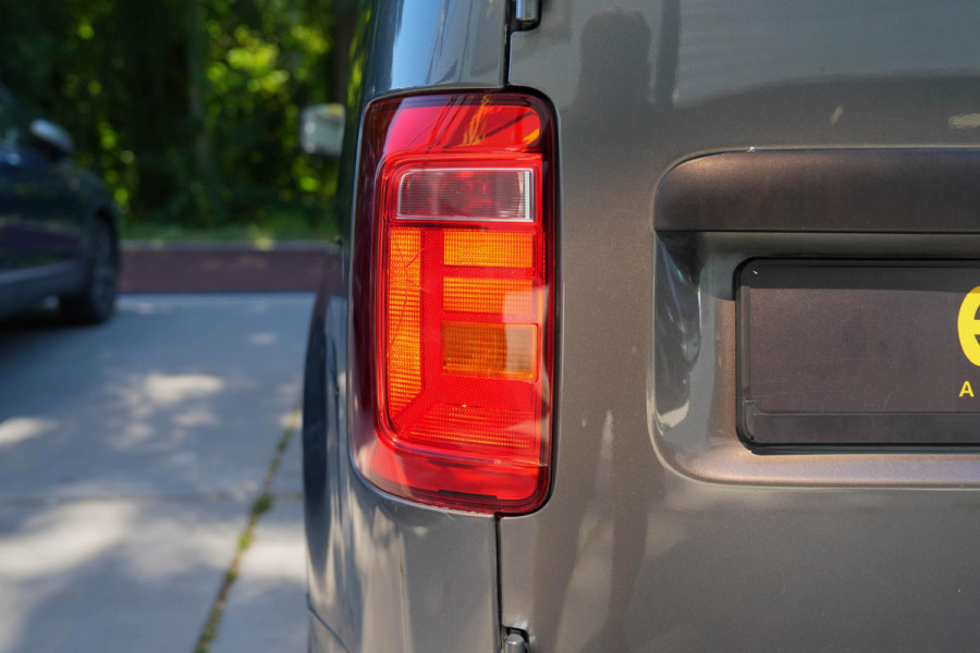 Volkswagen Caddy 2.0 TDI L1H1 BMT Highline Automaat | Leder | Navigatie | Trekhaak