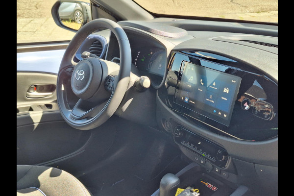 Toyota Aygo X 1.5 Hybrid Pulse Plus | Lavender, Bi-Tone, Stoelverwarming, Climate control, Startknop, LED, 17 inch