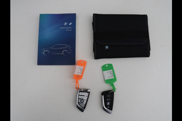 BMW iX3 Executive 80 kWh | SOH 93,8% | Panoramadak | Leder | Stoelverwarming | Adaptive cruise | Carplay | Sfeerverlichting | Camera | Park assist | Elektrische achterklep | PHEV