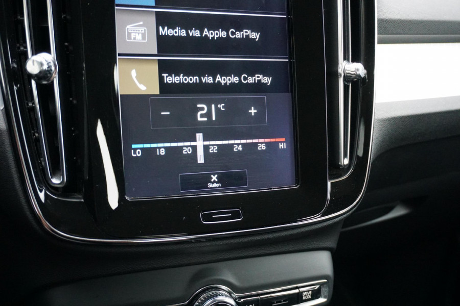 Volvo XC40 1.5 T3 Momentum Pro + DEALER ONDERHOUDEN + CAMERA / CARPLAY