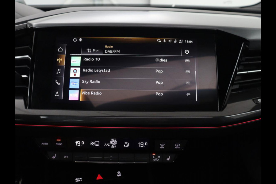 Audi Q4 Sportback e-tron 40 Launch edition S Competition 77 kWh | SOH 92,5% | Panoramadak | Leder | Stoelverwarming | Adaptive cruise | Head-up | SONOS audio | Sfeerverlichting | Carplay | Trekhaak