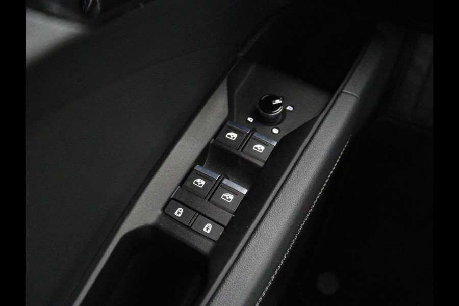 Audi Q4 Sportback e-tron 40 Launch edition S Competition 77 kWh | SOH 92,5% | Panoramadak | Leder | Stoelverwarming | Adaptive cruise | Head-up | SONOS audio | Sfeerverlichting | Carplay | Trekhaak