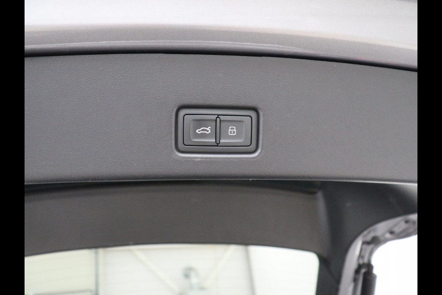 Audi Q4 Sportback e-tron 40 Launch edition S Competition 77 kWh | SOH 92,5% | Panoramadak | Leder | Stoelverwarming | Adaptive cruise | Head-up | SONOS audio | Sfeerverlichting | Carplay | Trekhaak