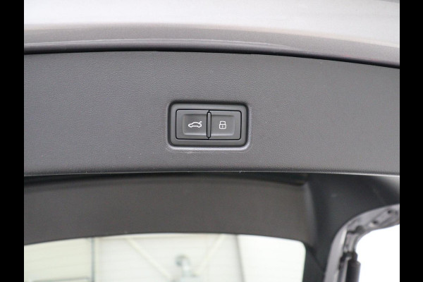 Audi Q4 Sportback e-tron 40 Launch edition S Competition 77 kWh | SOH 92,5% | Panoramadak | Leder | Stoelverwarming | Adaptive cruise | Head-up | SONOS audio | Sfeerverlichting | Carplay | Trekhaak