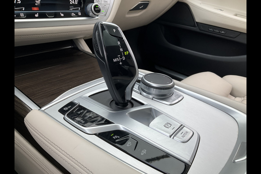 BMW 7 Serie 730d xDrive ACC Pano Softclose 4wielsturing High Executive HUD