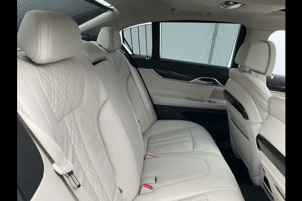 BMW 7 Serie 730d xDrive ACC Pano Softclose 4wielsturing High Executive HUD