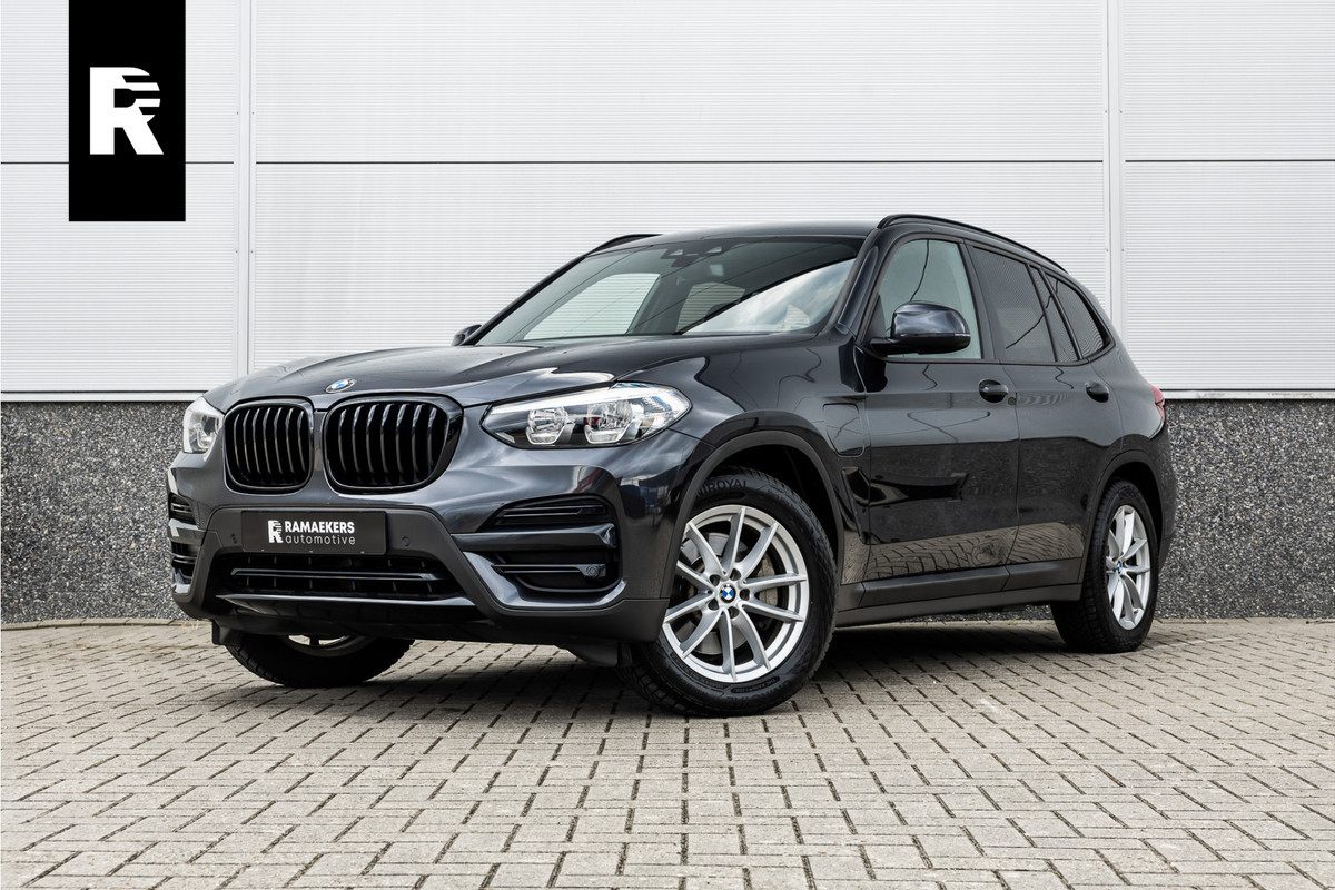 BMW X3 xDrive30e Stoelverwarming / LED / 18inch / Carplay /