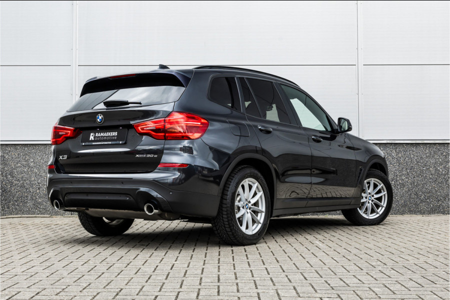 BMW X3 xDrive30e Stoelverwarming / LED / 18inch / Carplay /