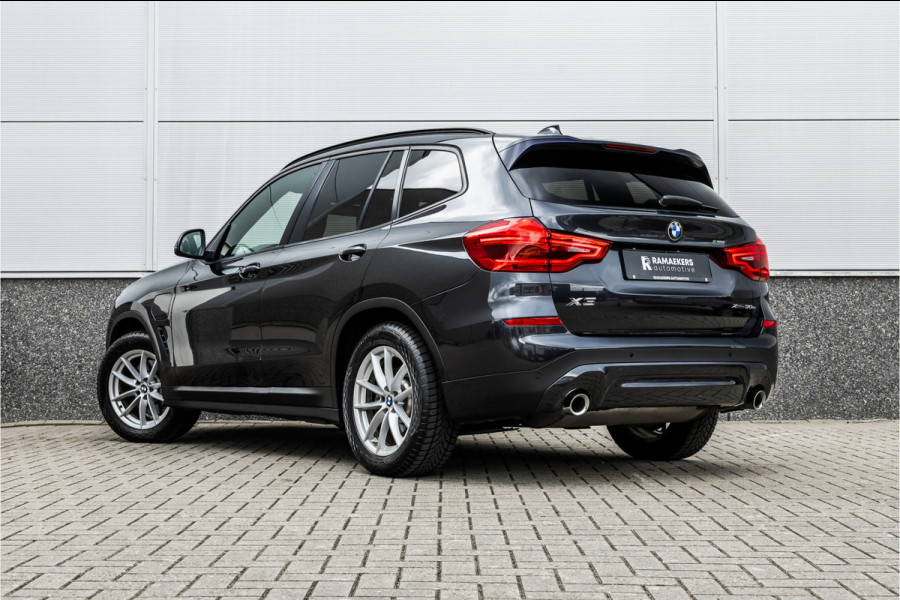 BMW X3 xDrive30e Stoelverwarming / LED / 18inch / Carplay /