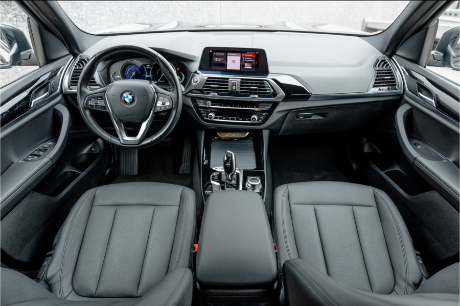 BMW X3 xDrive30e Stoelverwarming / LED / 18inch / Carplay /