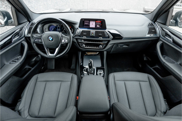 BMW X3 xDrive30e Stoelverwarming / LED / 18inch / Carplay /