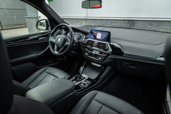 BMW X3 xDrive30e Stoelverwarming / LED / 18inch / Carplay /