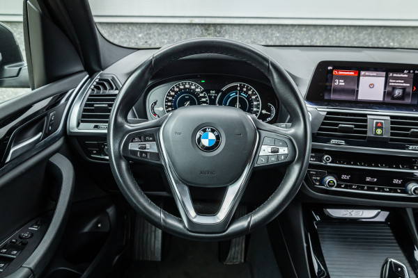 BMW X3 xDrive30e Stoelverwarming / LED / 18inch / Carplay /