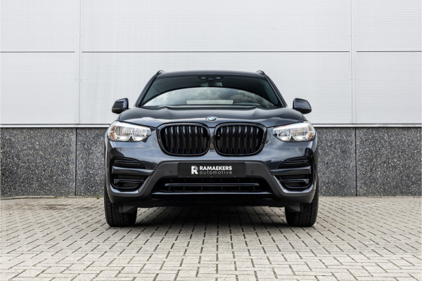 BMW X3 xDrive30e Stoelverwarming / LED / 18inch / Carplay /