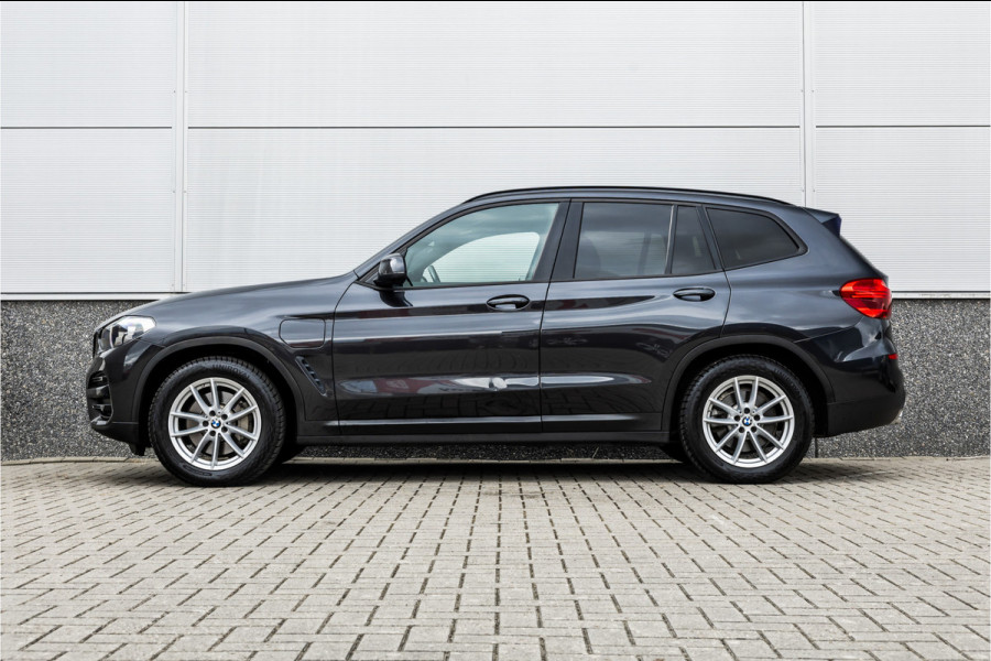 BMW X3 xDrive30e Stoelverwarming / LED / 18inch / Carplay /