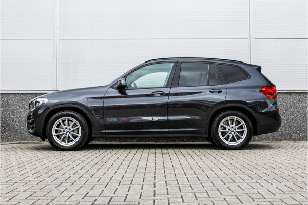 BMW X3 xDrive30e Stoelverwarming / LED / 18inch / Carplay /