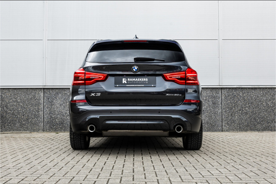 BMW X3 xDrive30e Stoelverwarming / LED / 18inch / Carplay /