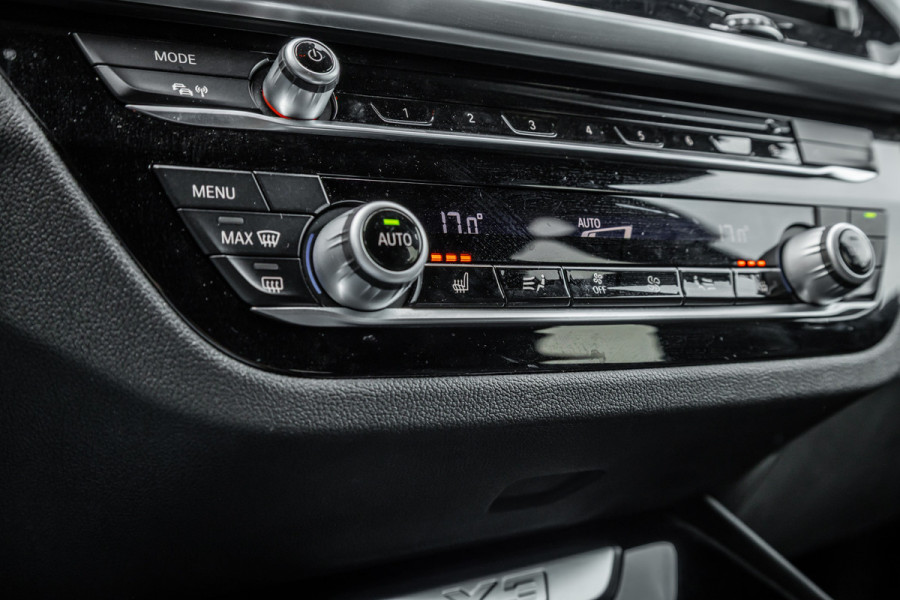 BMW X3 xDrive30e Stoelverwarming / LED / 18inch / Carplay /