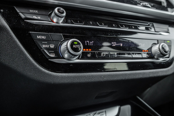 BMW X3 xDrive30e Stoelverwarming / LED / 18inch / Carplay /