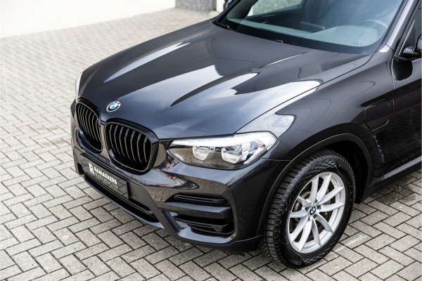 BMW X3 xDrive30e Stoelverwarming / LED / 18inch / Carplay /