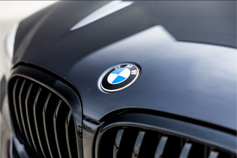 BMW X3 xDrive30e Stoelverwarming / LED / 18inch / Carplay /